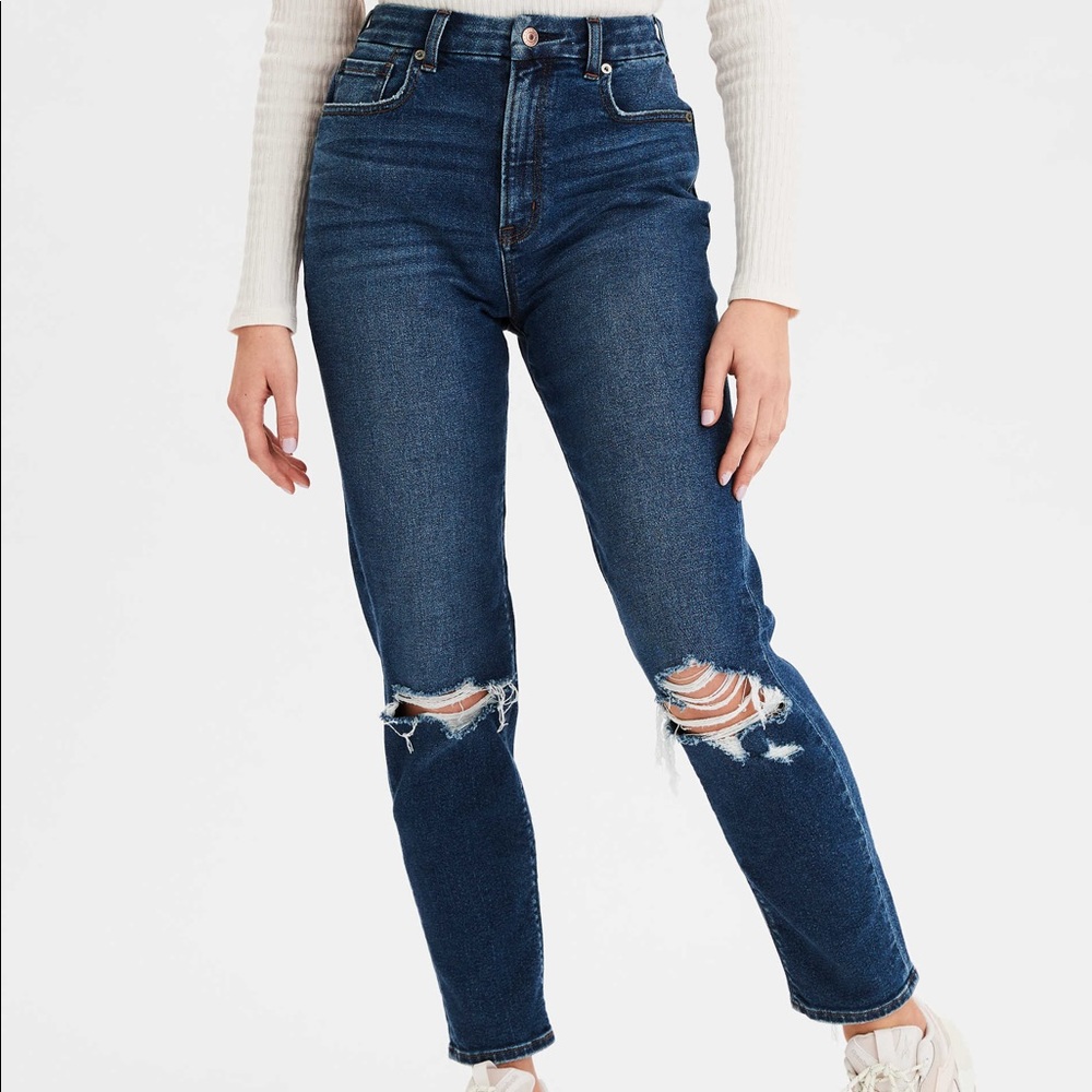 AE Curvy distressed mom Jean